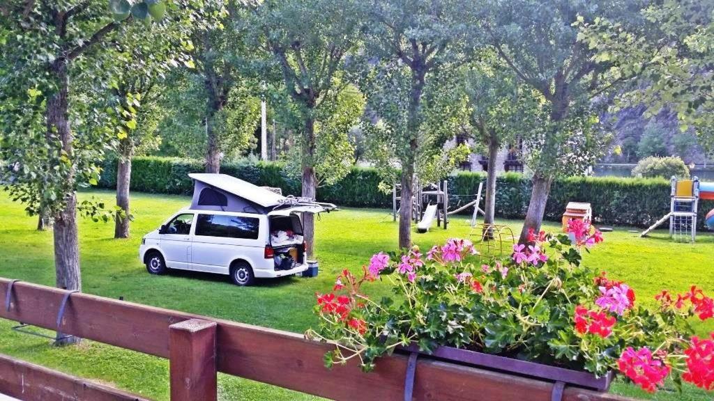 Bungalows Nou Camping La Guingueta D'Aneu Экстерьер фото