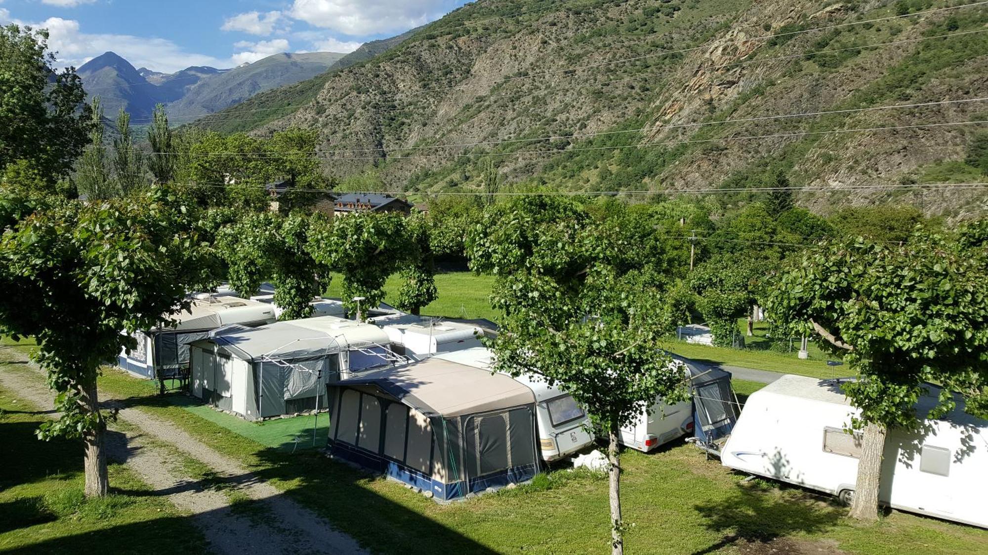 Bungalows Nou Camping La Guingueta D'Aneu Экстерьер фото
