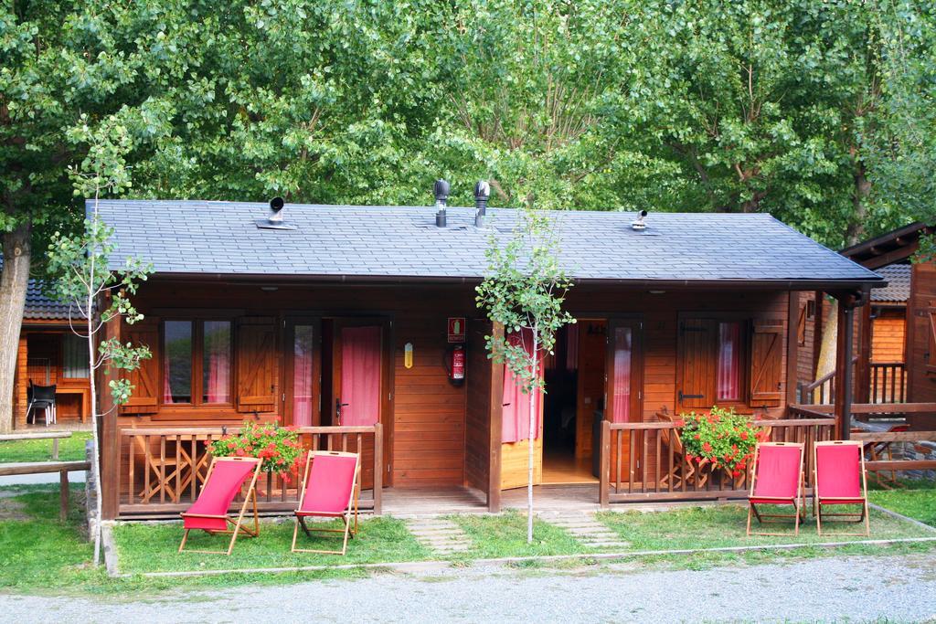 Bungalows Nou Camping La Guingueta D'Aneu Экстерьер фото