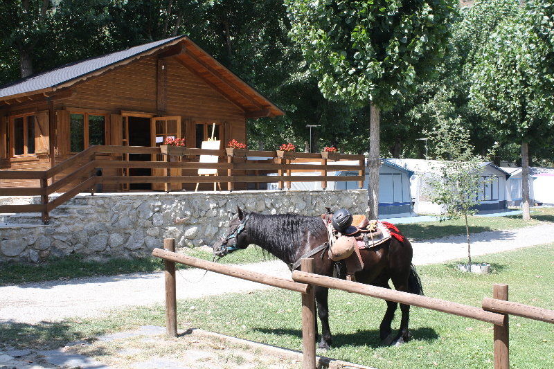 Bungalows Nou Camping La Guingueta D'Aneu Экстерьер фото